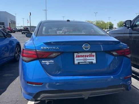 Used 2021 Nissan Sentra SR FWD image 2
