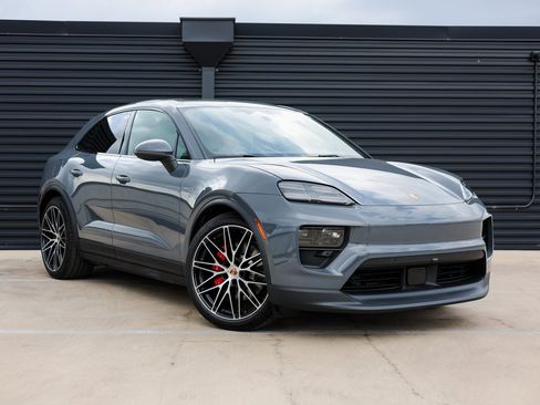 New 2025 Porsche Macan 4S Electric image 9