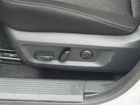 Used 2025 Nissan Rogue SV FWD image 18