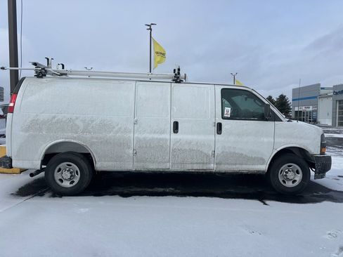 Used 2025 Chevrolet Express 2500 Work Van w/ Communications Package image 7
