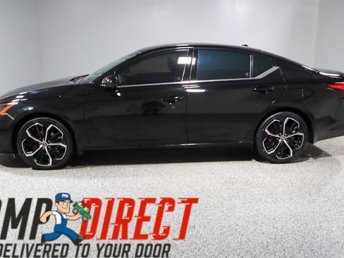 Used 2023 Nissan Altima 2.5 SR FWD image 10