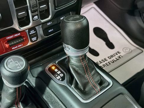 Used 2023 Jeep Wrangler Unlimited Rubicon w/ Cold Weather Group AWD/4WD image 17