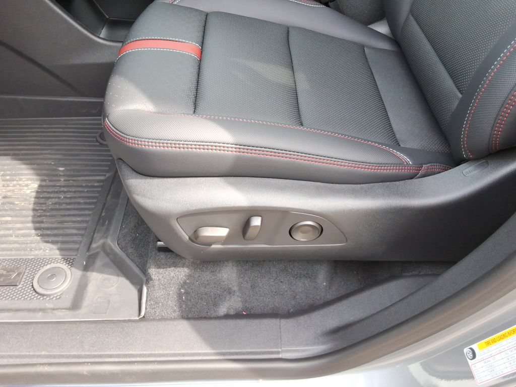 New 2026 Chevrolet Traverse RS w/ LPO, Floor Liner Package FWD image 22