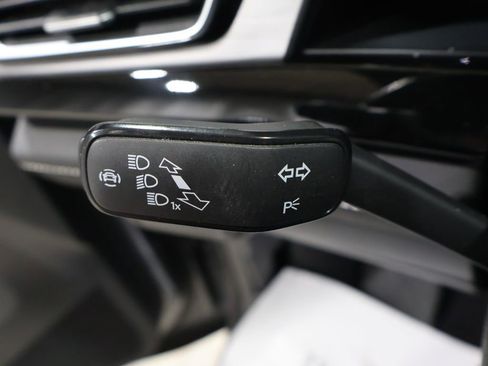 Used 2025 Volkswagen Atlas Cross Sport SE image 37