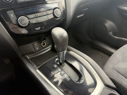 Used 2014 Nissan Rogue SV AWD/4WD image 14