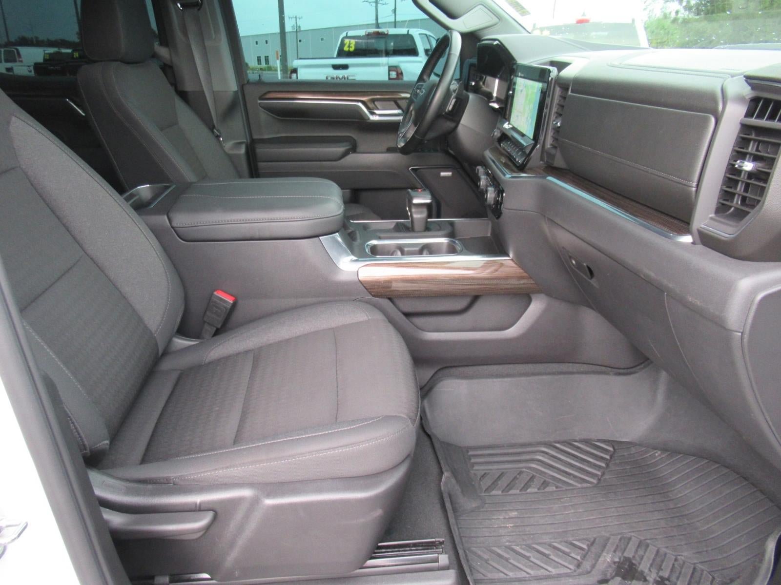 Used 2024 Chevrolet Silverado 1500 LT Trail Boss w/ Convenience Package II AWD/4WD image 12