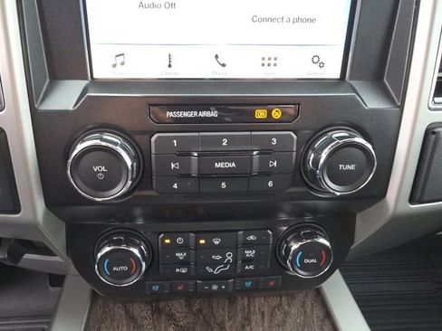 Used 2019 Ford F250 Lariat w/ Chrome Package image 24