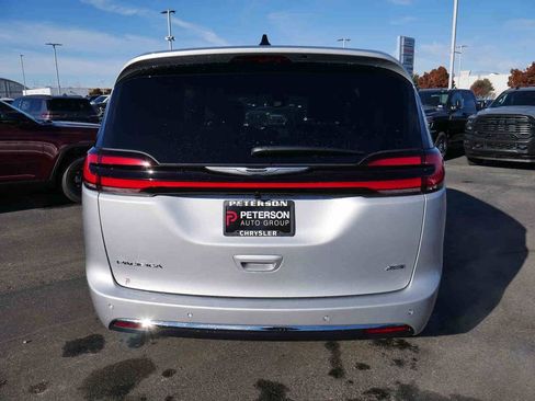 New 2026 Chrysler Pacifica Select image 18