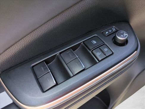 Used 2023 Toyota Crown AWD/4WD image 12