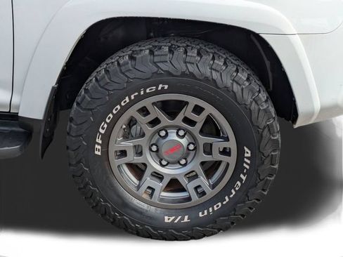 Used 2021 Toyota 4Runner SR5 AWD/4WD image 11