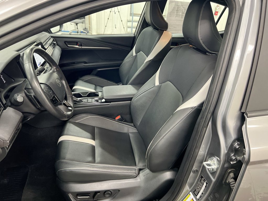 Used 2025 Toyota Camry SE FWD image 19