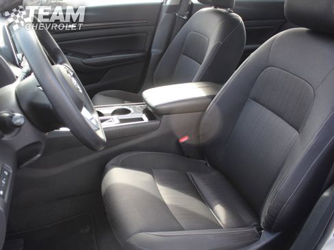 Used 2024 Nissan Altima 2.5 SV image 11