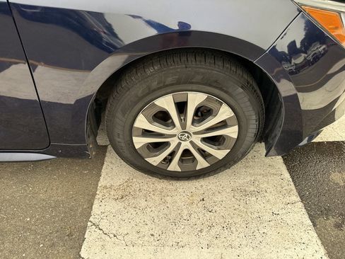 Used 2022 Toyota Corolla LE FWD image 12