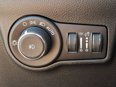 Used 2025 Jeep Compass Limited AWD/4WD image 9