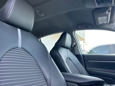 Used 2022 Toyota Camry SE FWD image 16