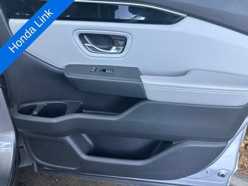 Used 2023 Honda Pilot Touring image 13
