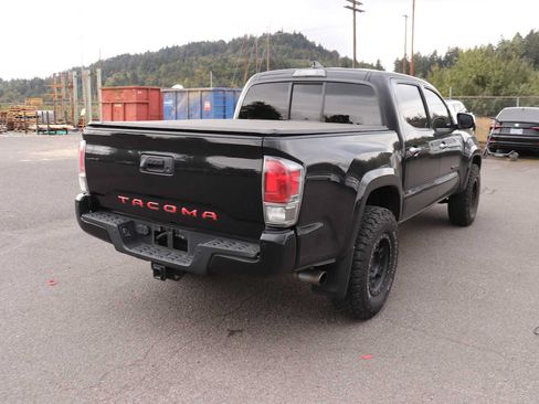 Used 2016 Toyota Tacoma Limited w/ Towing Package AWD/4WD image 5