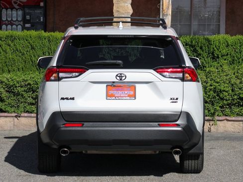 Used 2023 Toyota RAV4 XLE Premium image 7