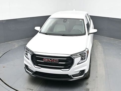 Used 2022 GMC Terrain SLE w/ LPO, Floor Liner Package image 29