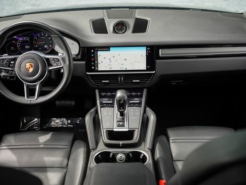 Used 2022 Porsche Cayenne Platinum Edition image 21