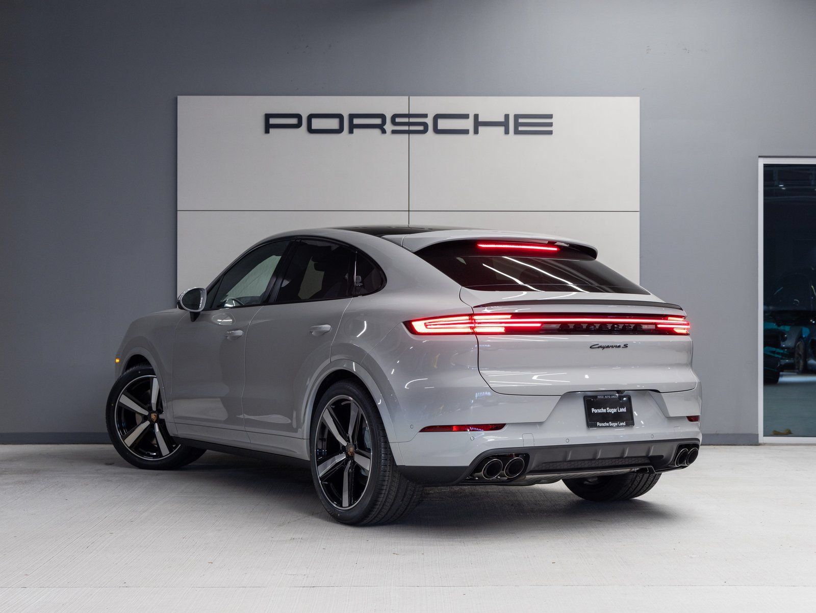 Certified 2026 Porsche Cayenne S AWD/4WD image 3