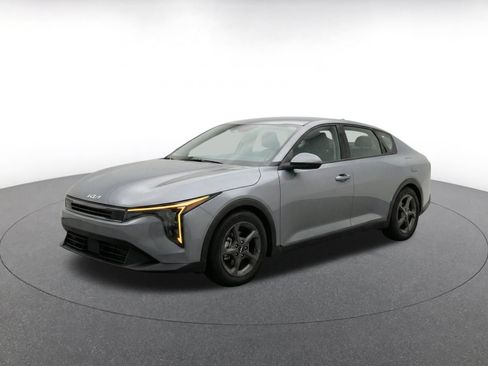 Used 2025 Kia K4 FWD image 3