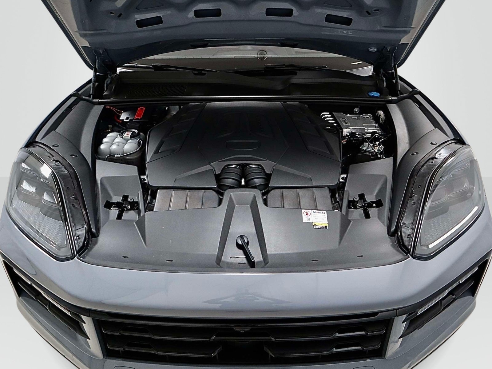 Used 2024 Porsche Cayenne S AWD/4WD image 10