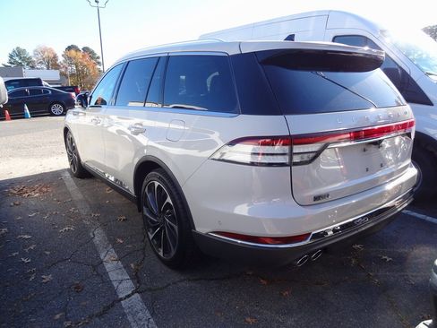 Used 2021 Lincoln Aviator Reserve w/ Equipment Group 202A image 4