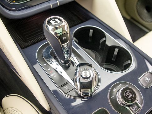 New 2025 Bentley Bentayga image 20