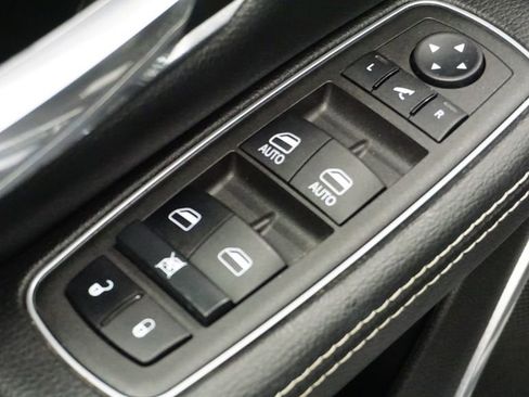 Used 2022 RAM 1500 Laramie image 25