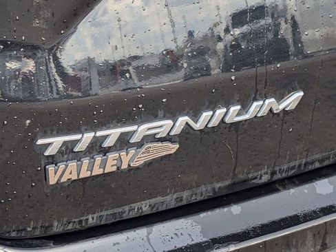 Used 2024 Ford Edge Titanium image 12