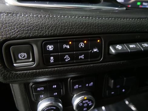 Used 2023 GMC Yukon XL Denali image 17