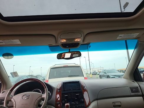 Used 2005 Toyota Sienna XLE Limited image 12