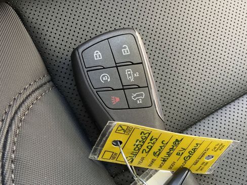 Used 2025 GMC Hummer EV 3X AWD/4WD image 28