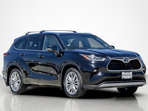 Used 2023 Toyota Highlander Platinum FWD image 7