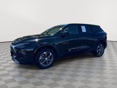 Certified 2025 Chevrolet Blazer LT AWD/4WD image 1