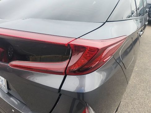 Used 2017 Toyota Prius Prime Advanced FWD image 13