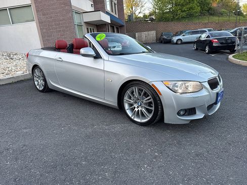 Used 2013 BMW 335i Convertible RWD image 2