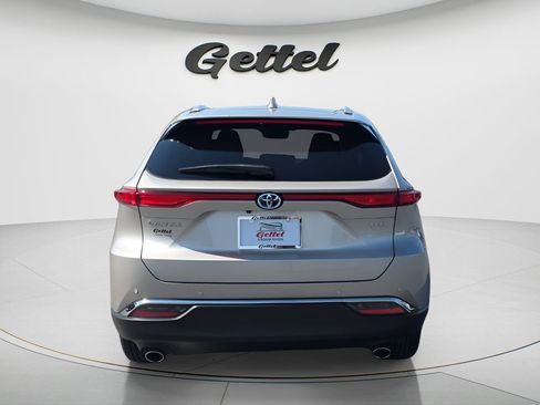 Used 2023 Toyota Venza XLE AWD/4WD image 6