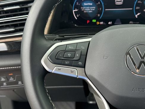 Used 2025 Volkswagen Atlas SE image 22