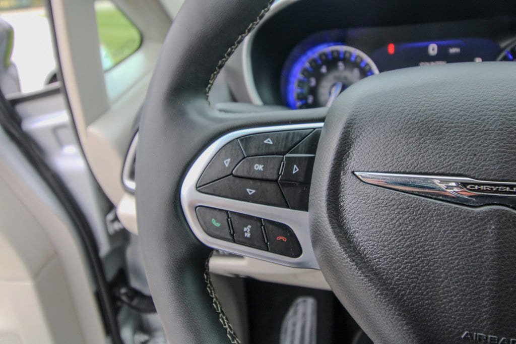 Used 2024 Chrysler Pacifica Touring-L FWD image 22