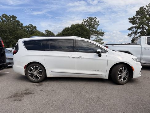 Used 2026 Chrysler Pacifica Pinnacle FWD image 22