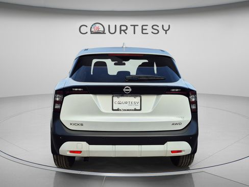 Certified 2025 Nissan Kicks SV AWD/4WD image 6