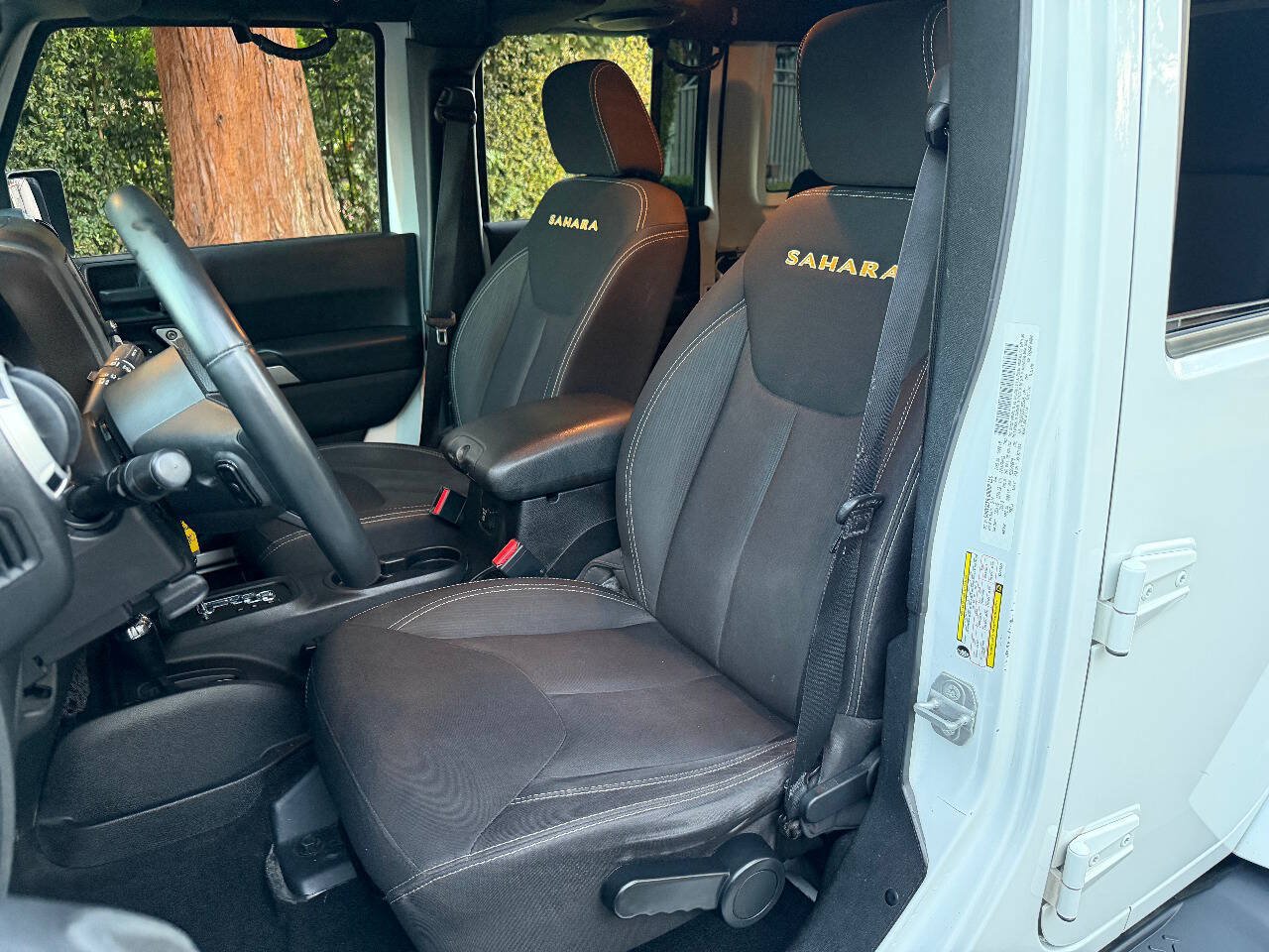 Used 2014 Jeep Wrangler Unlimited Sahara w/ Connectivity Group AWD/4WD image 14