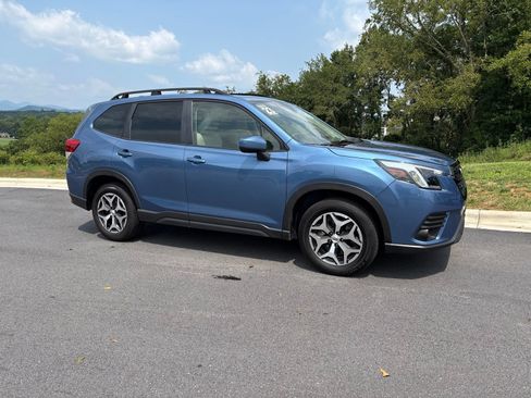 Used 2023 Subaru Forester Premium AWD/4WD image 7
