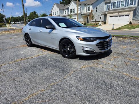 Used 2021 Chevrolet Malibu LT FWD image 1