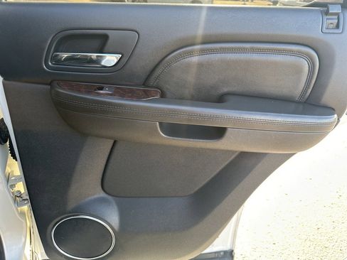 Used 2011 GMC Yukon Denali image 29