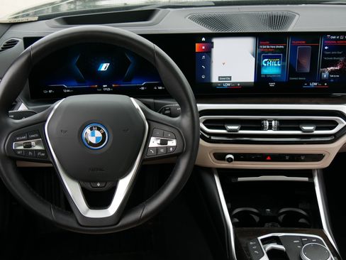Used 2023 BMW i4 eDrive35 w/ Premium Package RWD image 14