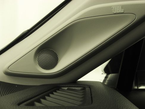 Used 2021 Toyota RAV4 XLE Premium image 19