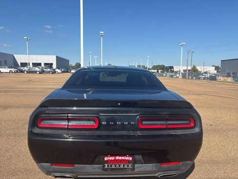 Used 2021 Dodge Challenger SXT image 3